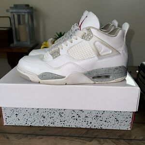 Air Jordan 4 Retro “Oreo”